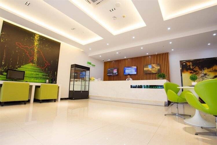 Vatica Shanghai International Tourist Resort Huaxia E Road Metro Station Hotel