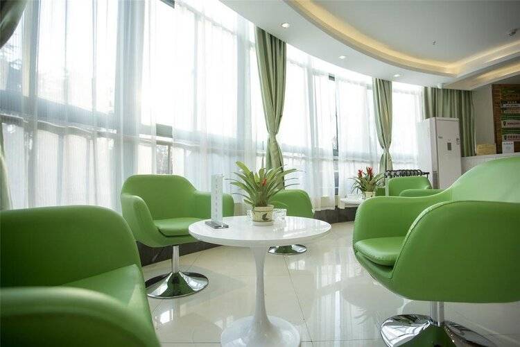 Vatica Shanghai International Tourist Resort Huaxia E Road Metro Station Hotel