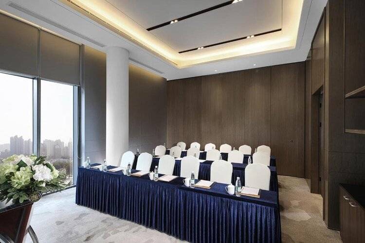 Holiday Inn Shanghai Huaxia, An Ihg Hotel