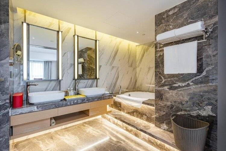 Holiday Inn Shanghai Huaxia, An Ihg Hotel