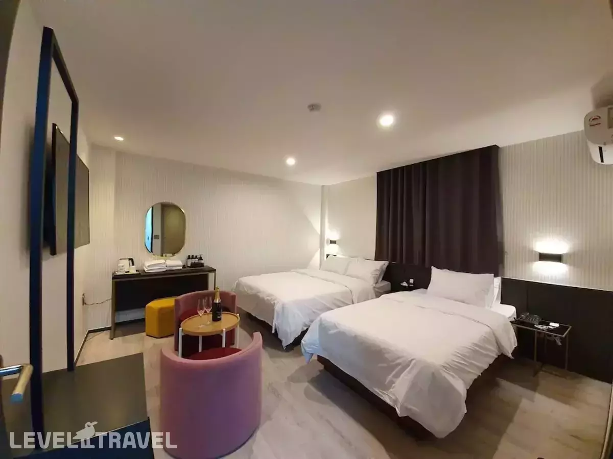 Brown-Dot Hotel
