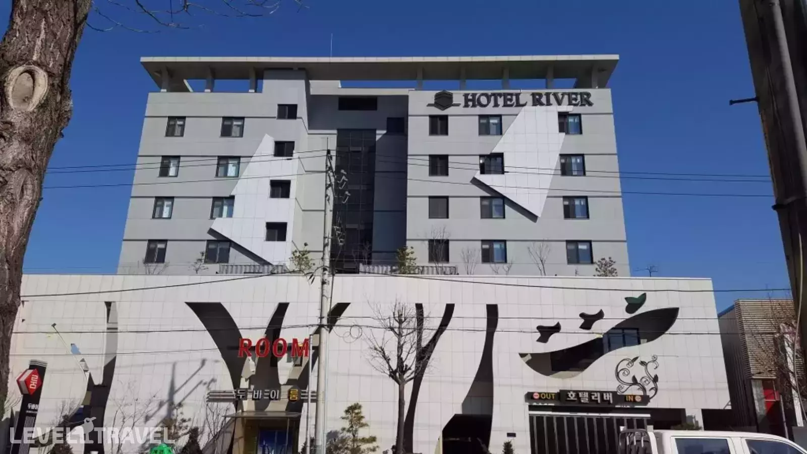 River Hotel