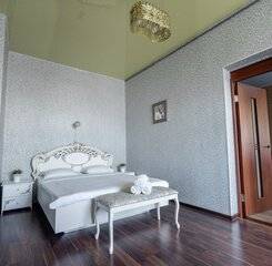 $item['hotel']['name']