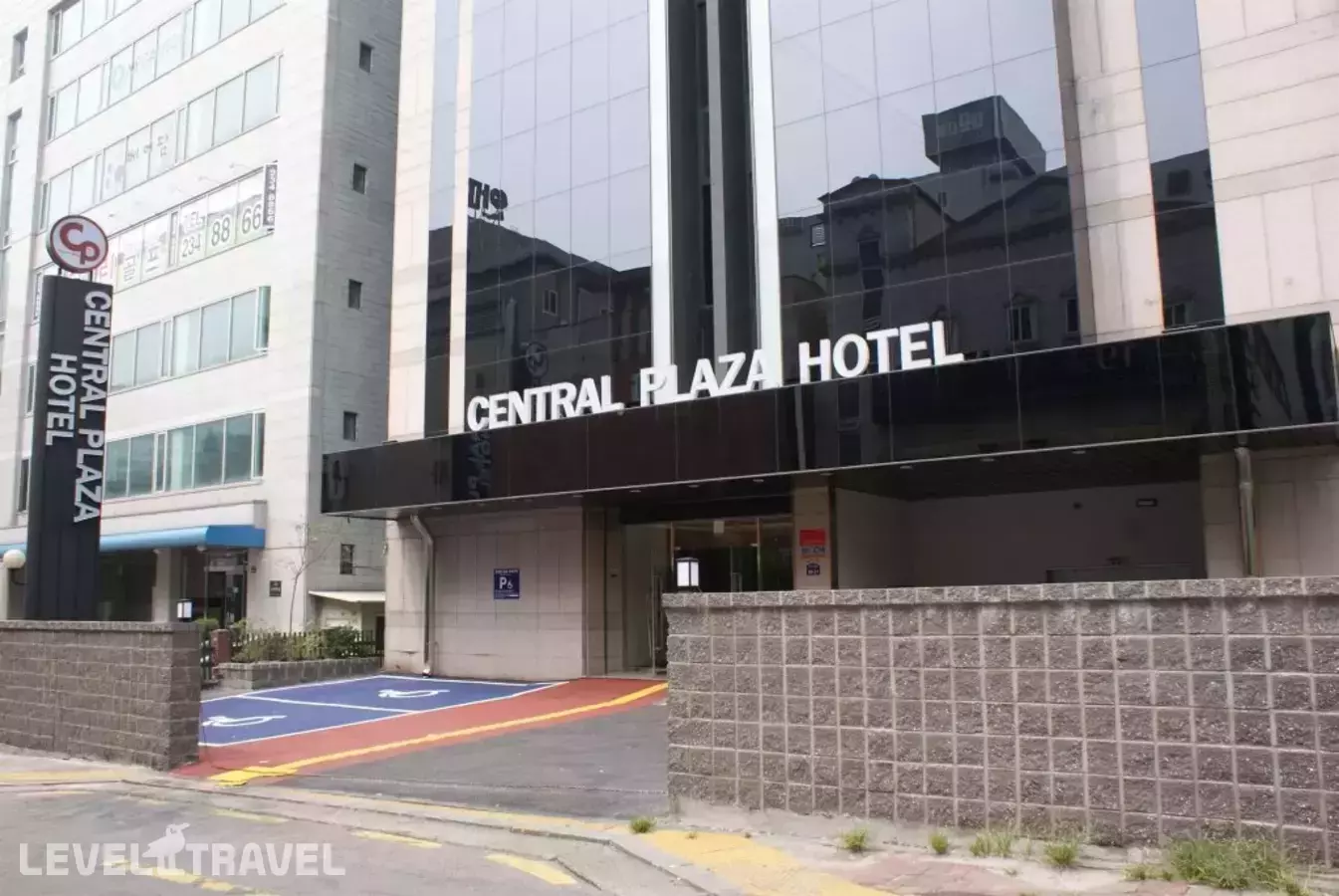 Central Plaza Hotel