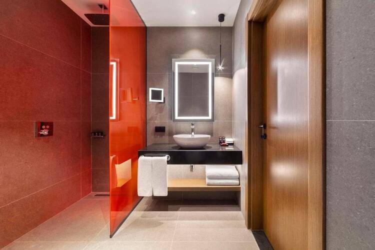 Radisson Red