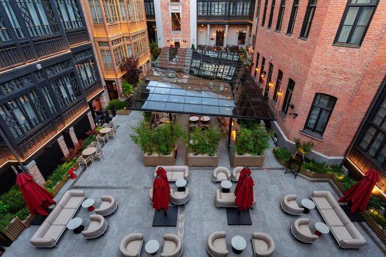 Radisson Red