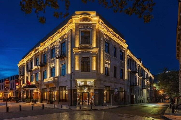 Radisson Red