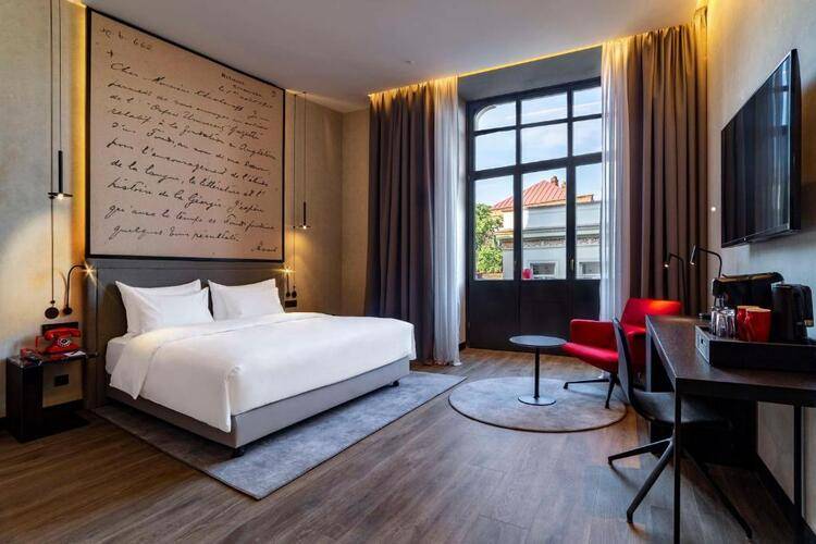Radisson Red