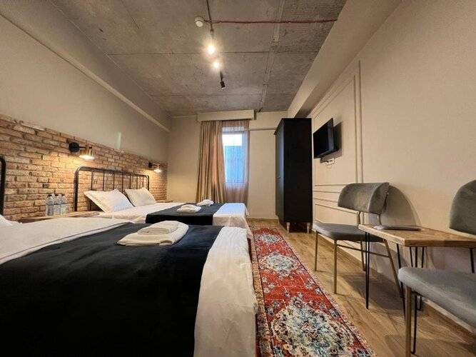 Twentyone By Vintage Hotel Collections