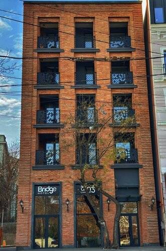Bridge Hotel
