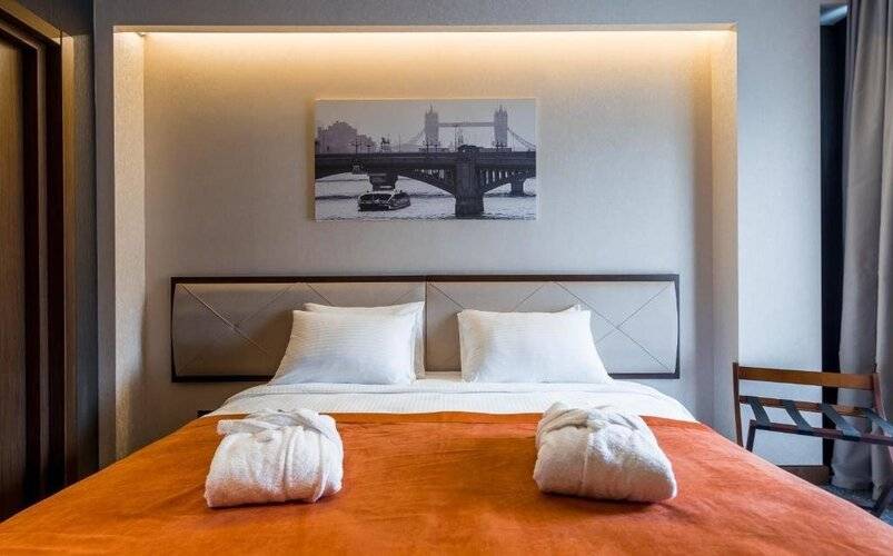Bridge Hotel