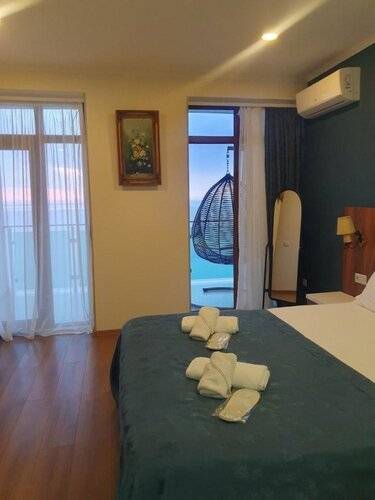 Fresh Wave Hotel