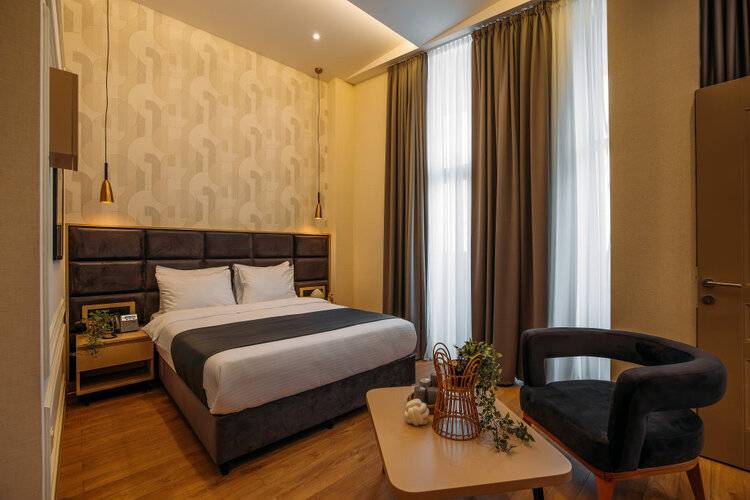 Hotel Monday