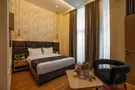 Hotel Monday