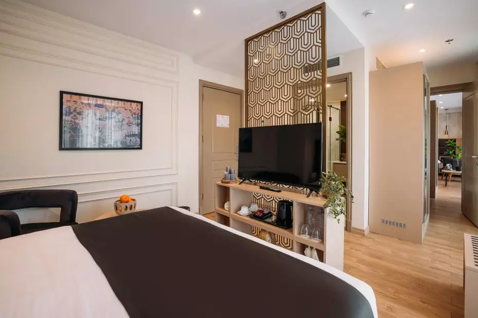 Hotel Monday