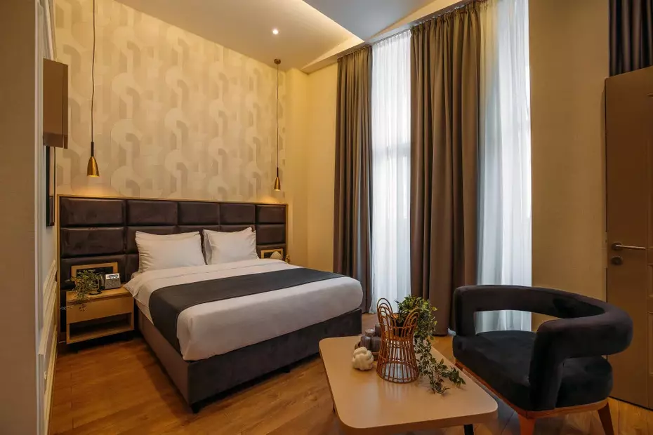 Hotel Monday