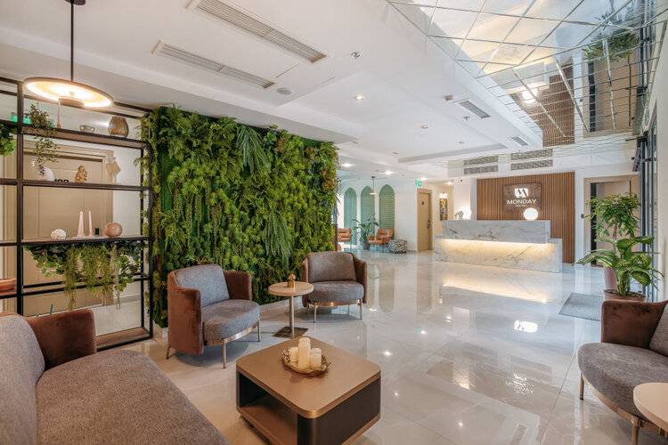 Hotel Monday