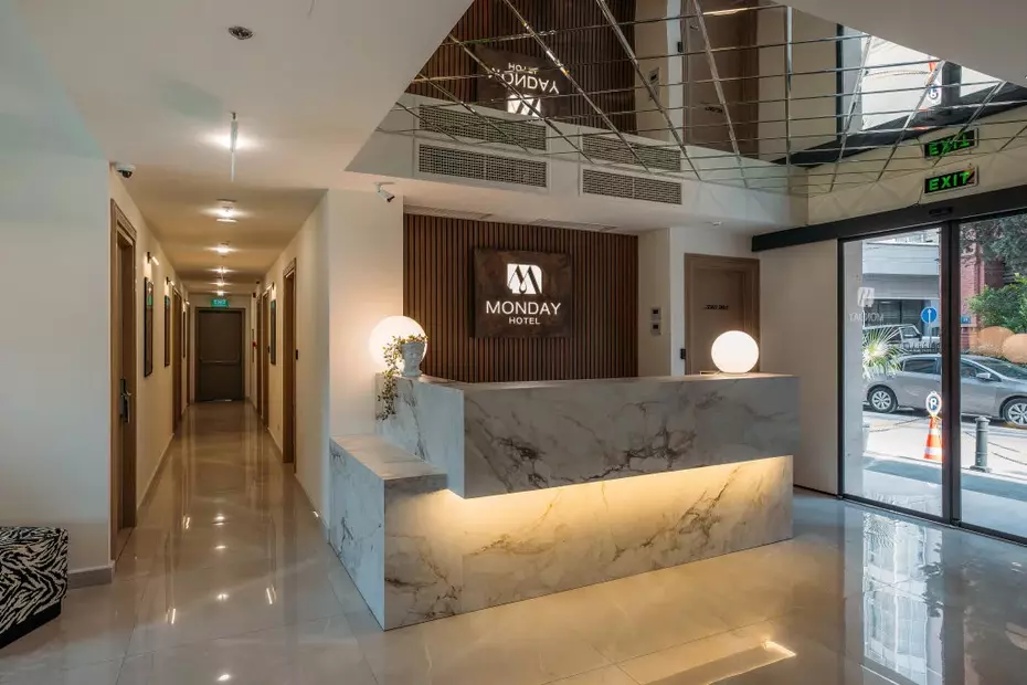 Hotel Monday