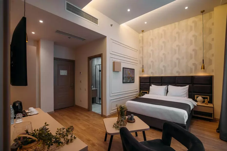 Hotel Monday