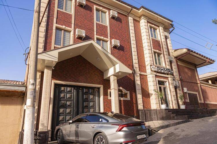 Ahmad Hotel