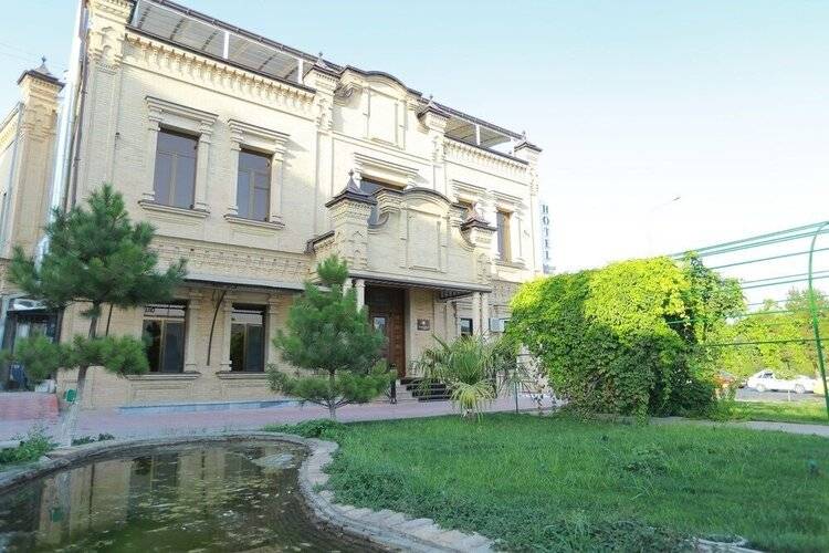 Boulevard Palace