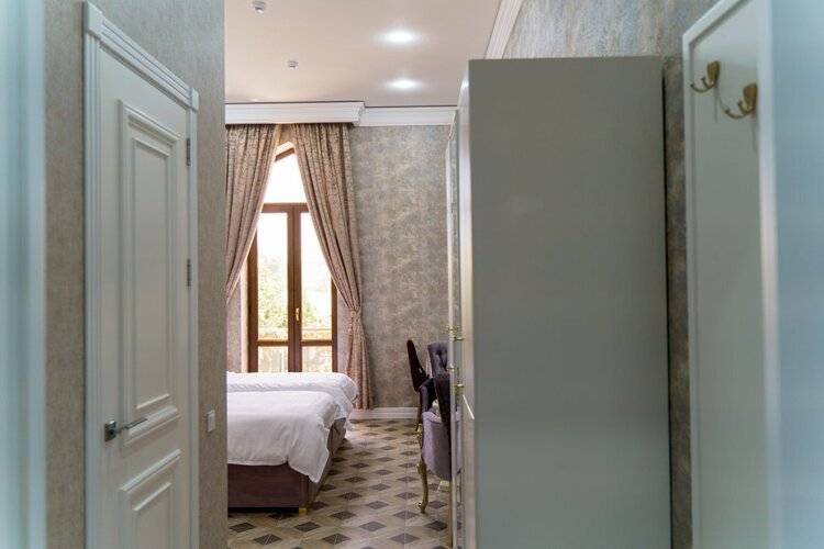 Ayniу Hotel