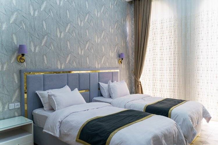 Ayniу Hotel