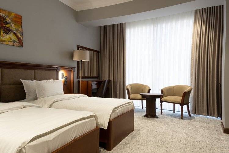 Mir Luxe Plaza Hotel