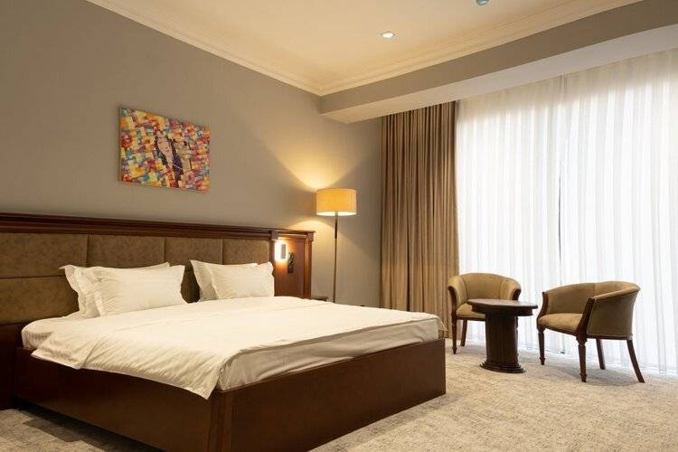 Mir Luxe Plaza Hotel