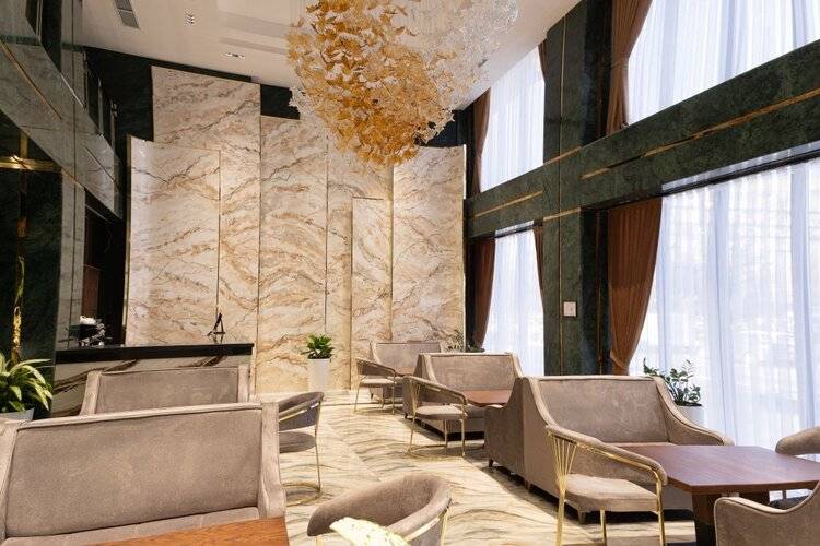 Mir Luxe Plaza Hotel