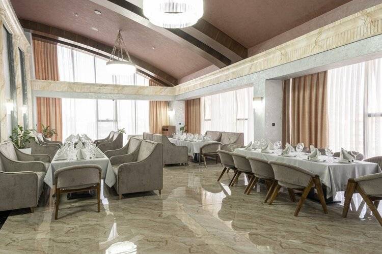Mir Luxe Plaza Hotel