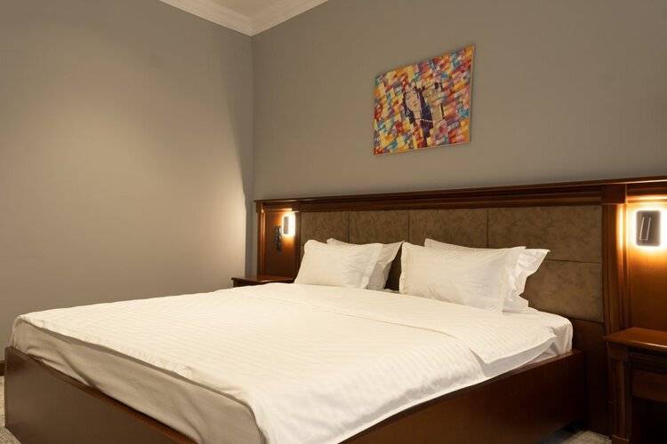 Mir Luxe Plaza Hotel