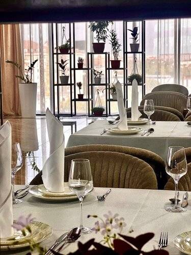 Mir Luxe Plaza Hotel