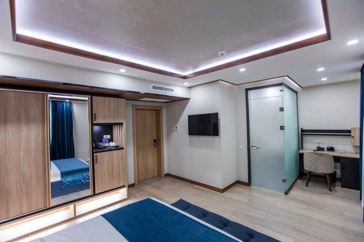 Art Deluxe Hotel