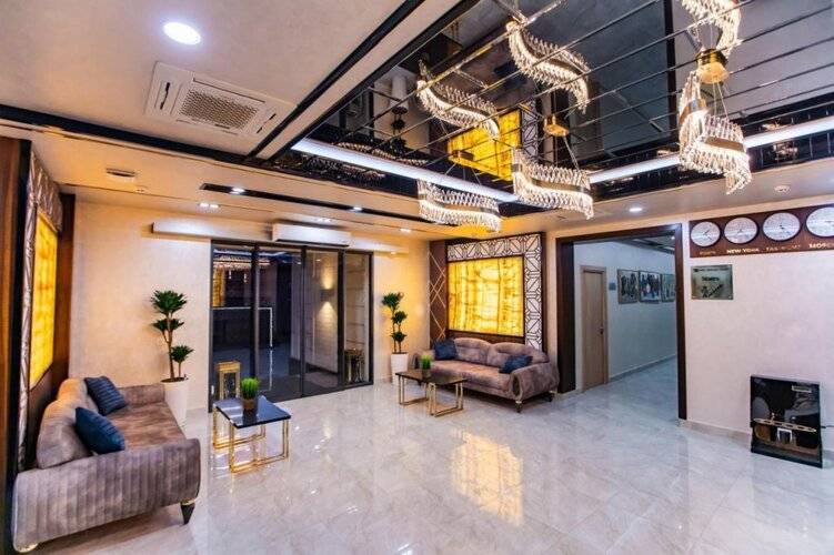 Art Deluxe Hotel