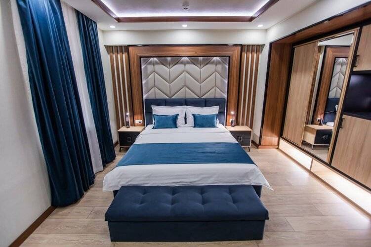 Art Deluxe Hotel