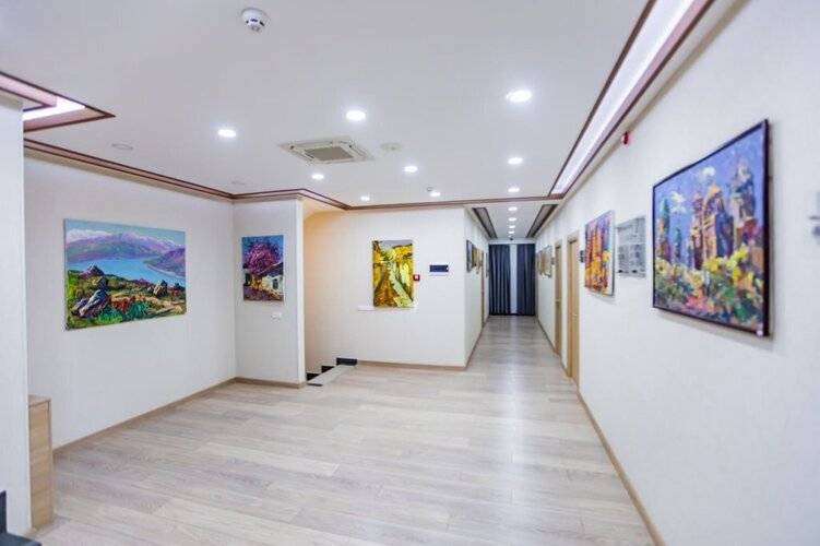 Art Deluxe Hotel