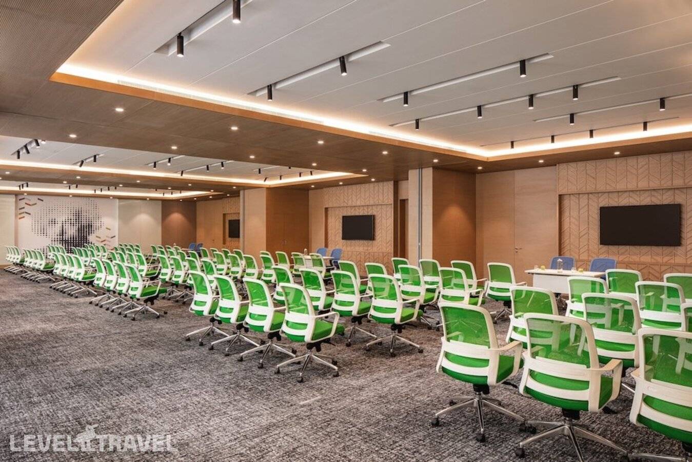 фотографии отеля Holiday Inn & Suites Science Park в ОАЭ(Аль Барша) - фото №6