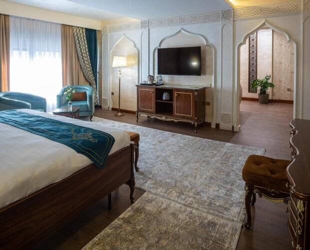 Manor Hotel