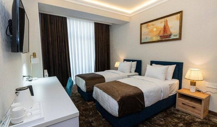 Garnet Mir Hotel