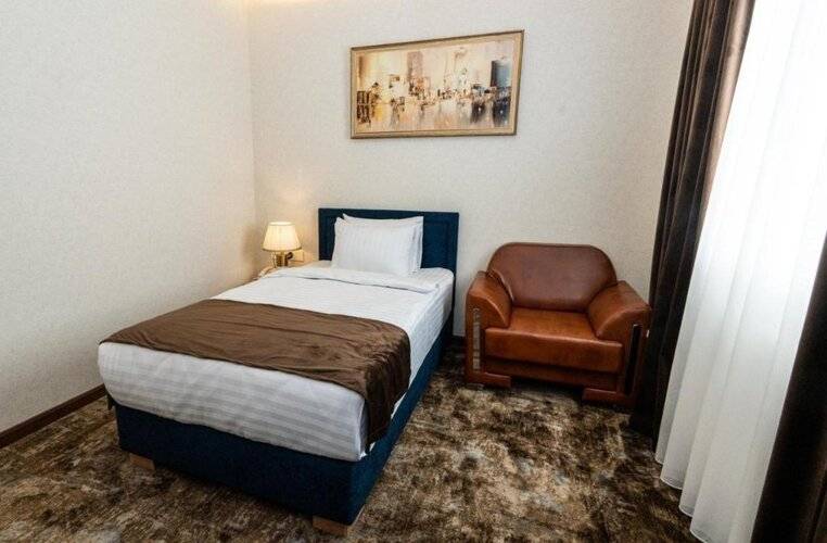 Garnet Mir Hotel
