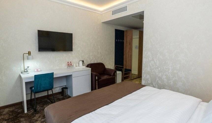 Garnet Mir Hotel