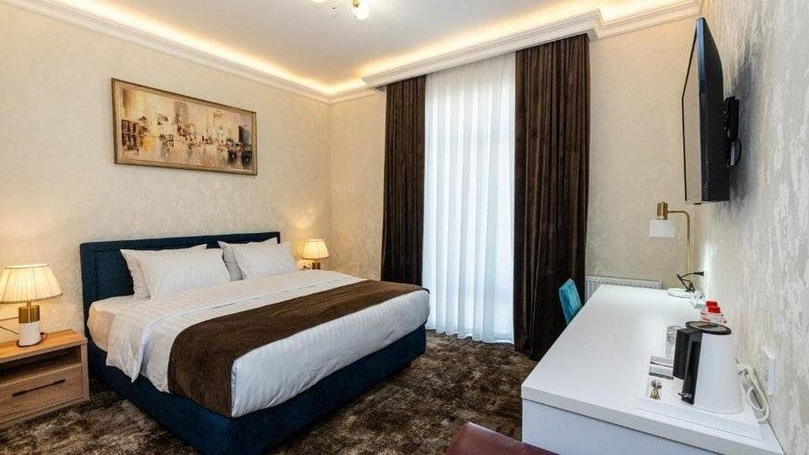 Garnet Mir Hotel