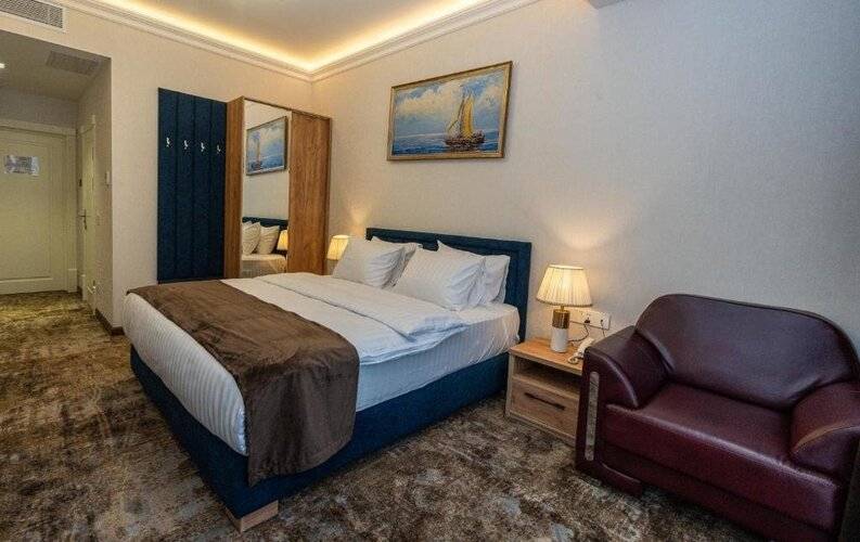 Garnet Mir Hotel