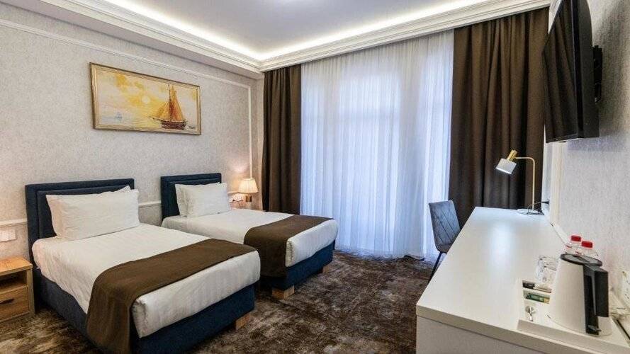 Garnet Mir Hotel