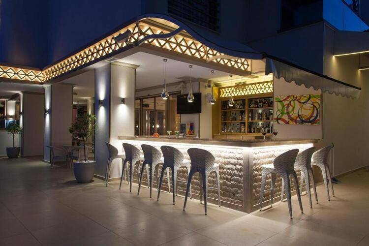 Aurasia Deluxe Hotel