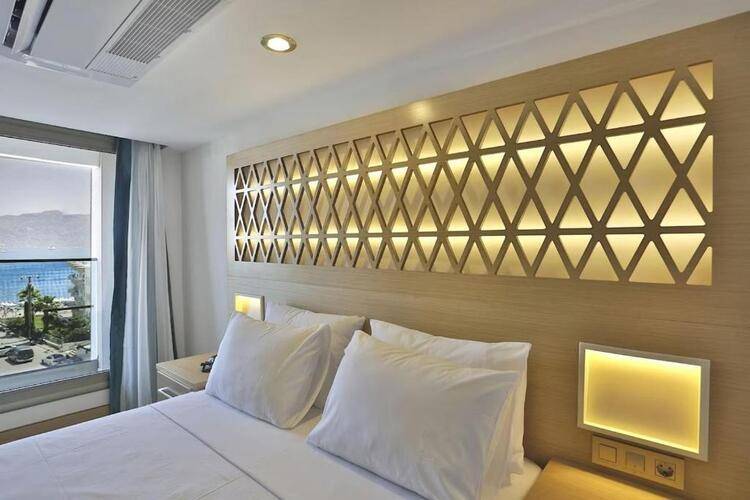 Aurasia Deluxe Hotel