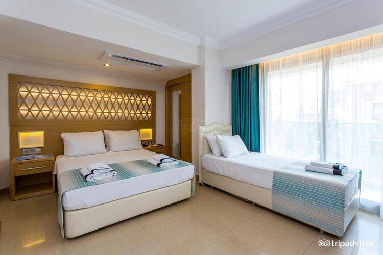 Aurasia Deluxe Hotel