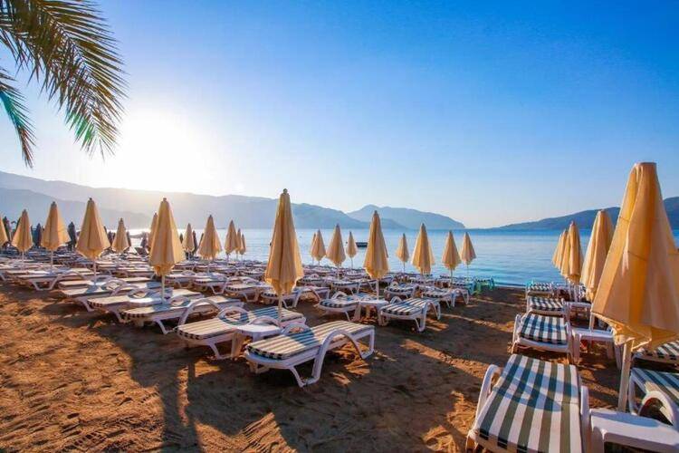 Aurasia Deluxe Hotel