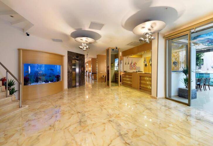 Aurasia Deluxe Hotel